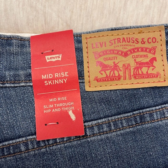 New W/Tags  Mid Rise Skinny Levi’s 8 (29x32) - Picture 6 of 13